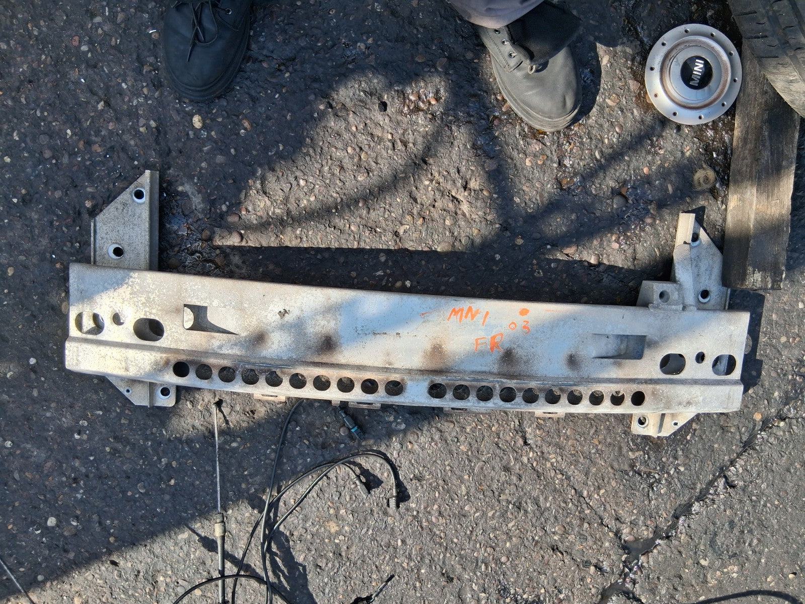2003 BMW MINI COOPER R50 FRONT BUMPER CRASH BAR REINFORCEMENT BAR