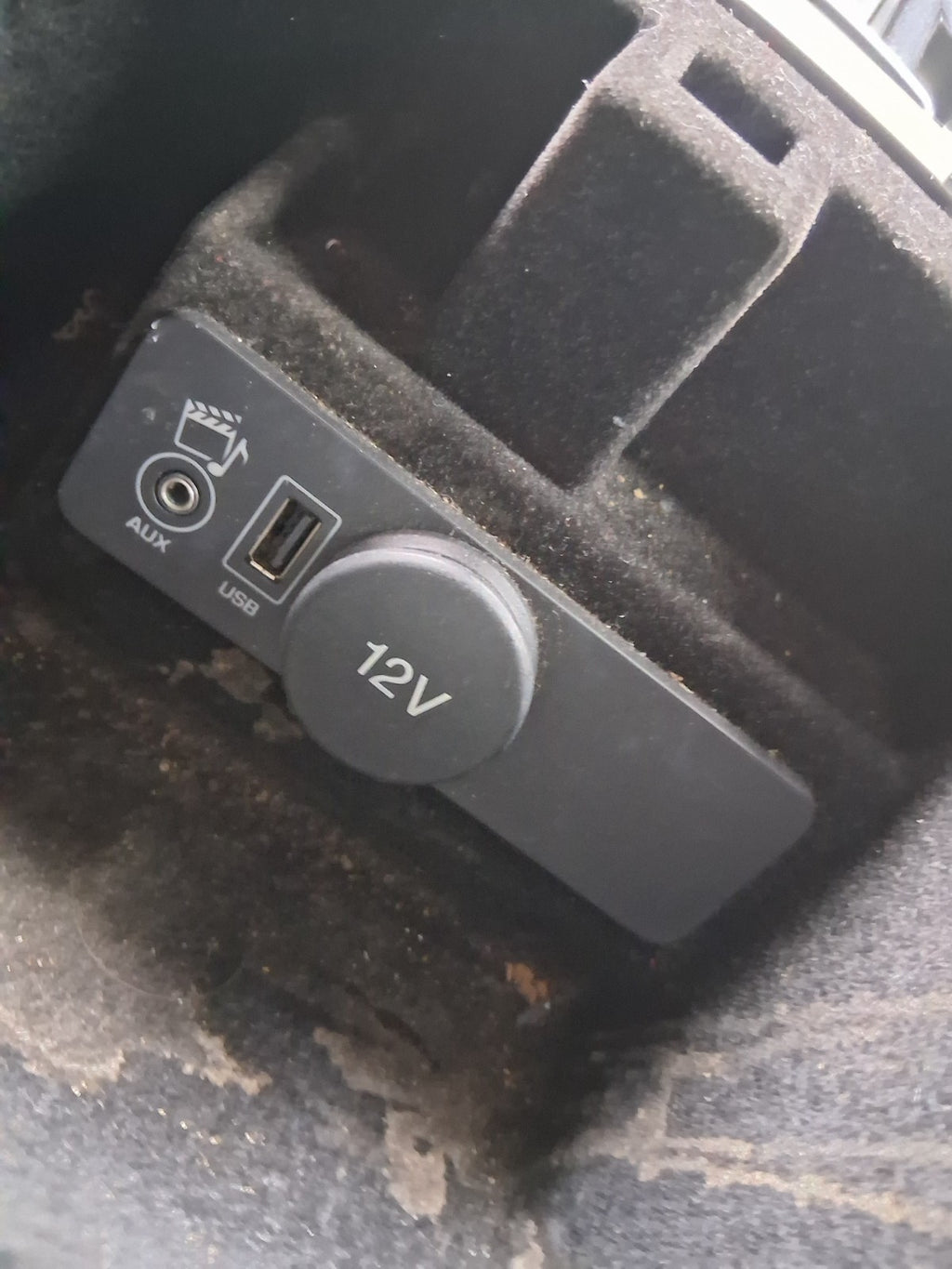 2016 RANGE ROVER EVOQUE L538 UNDER ARMREST USB PORT SOCKET