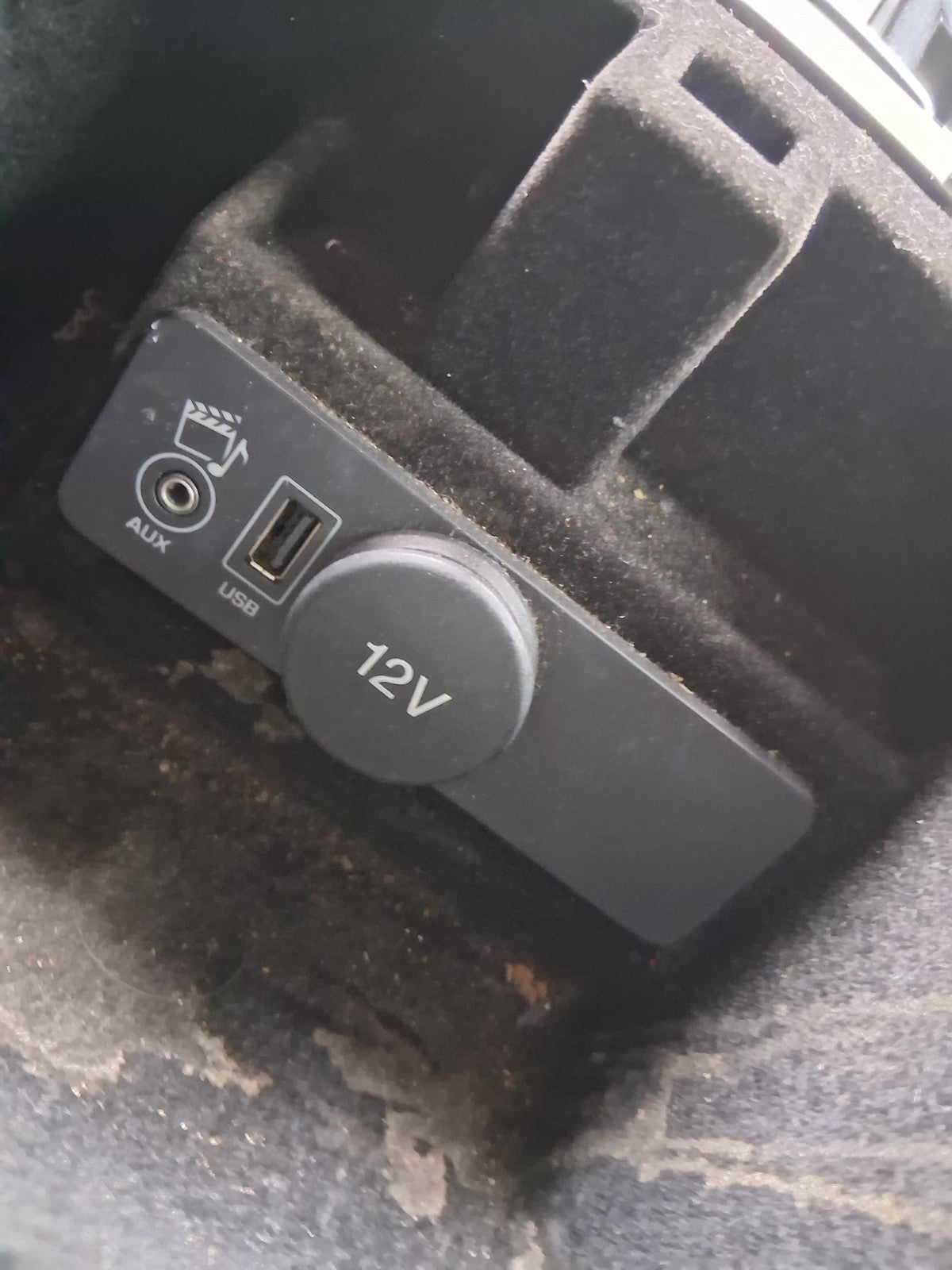 2016 RANGE ROVER EVOQUE L538 UNDER ARMREST USB PORT SOCKET