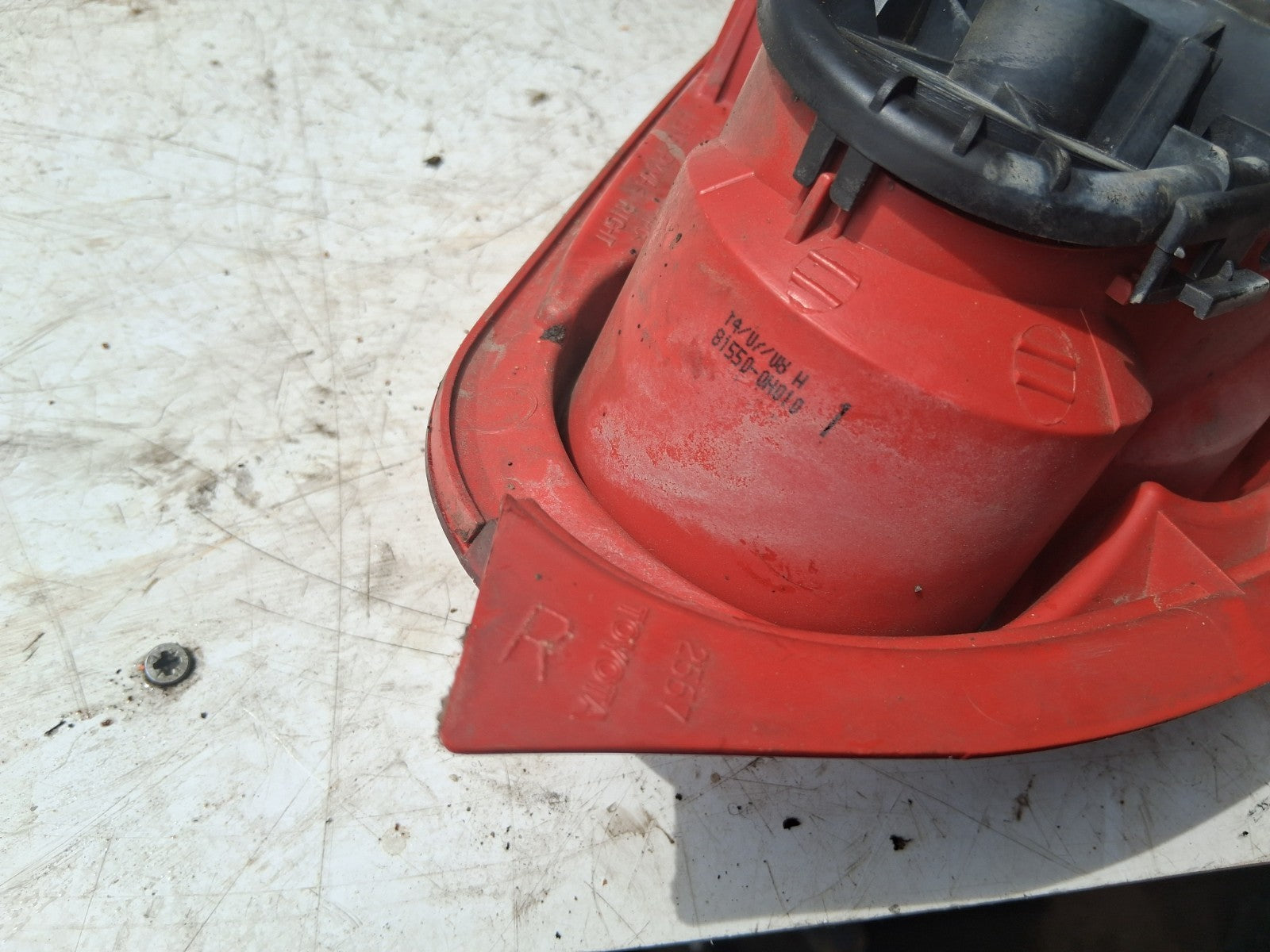 2008 TOYOTA AYGO MK1  OSR DRIVER SIDE REAR TAIL LIGHT LAMP 815500H010