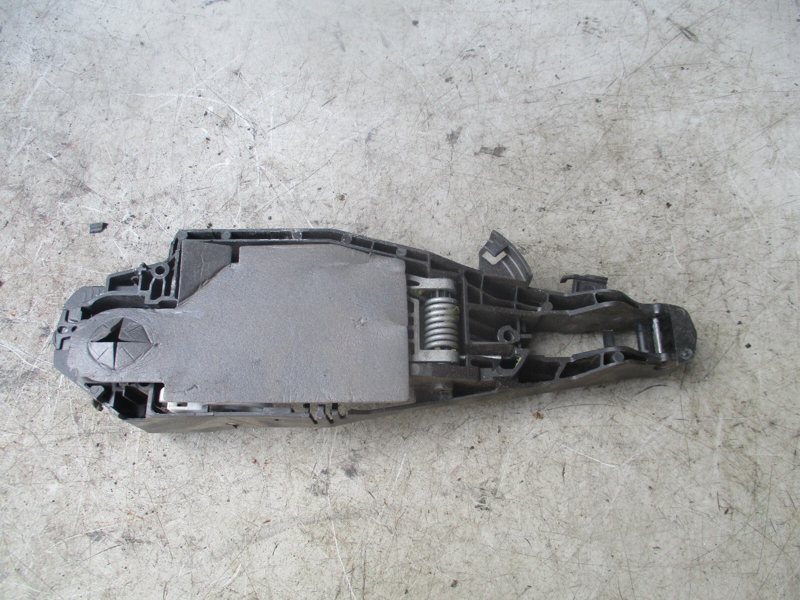 2013 PEUGEOT 5008 OSF FRONT DRIVER SIDE DOOR MOUNTING BRACKET FRAME 9820340980