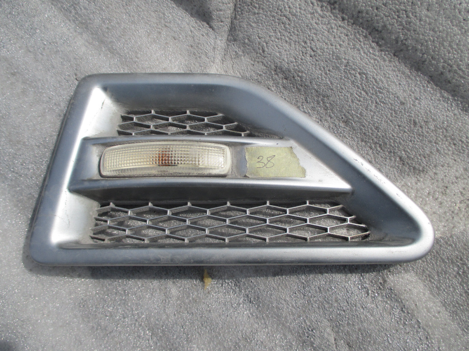 LANROVER FREELANDER 2008 NS PASSENGER SIDE FRONT WING GRILL 6H52014K81BC