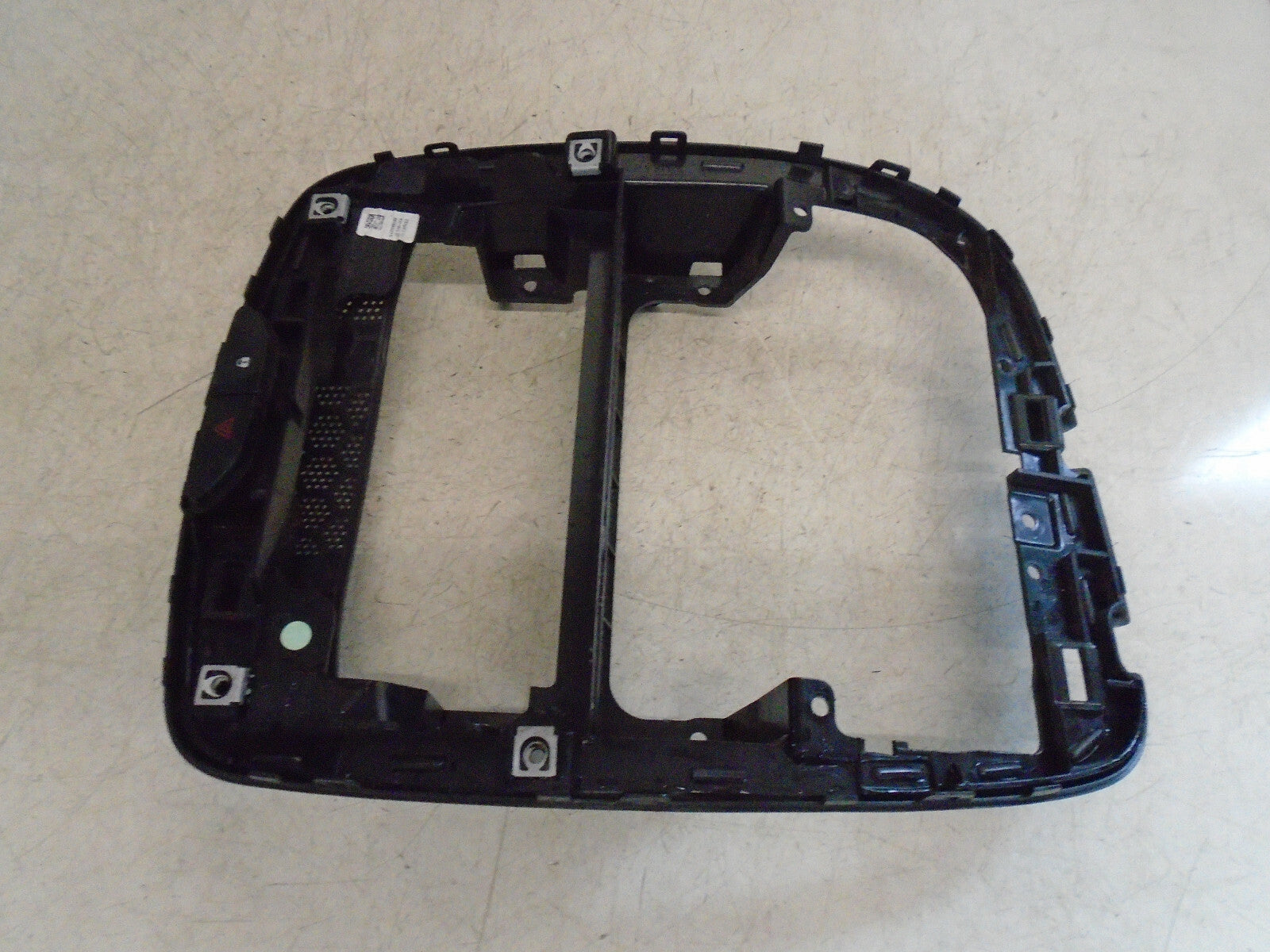 RENAULT CLIO MK4 2019 0.9 PETROL COVER PANEL CENTER CONSOLE PIANOBLACK