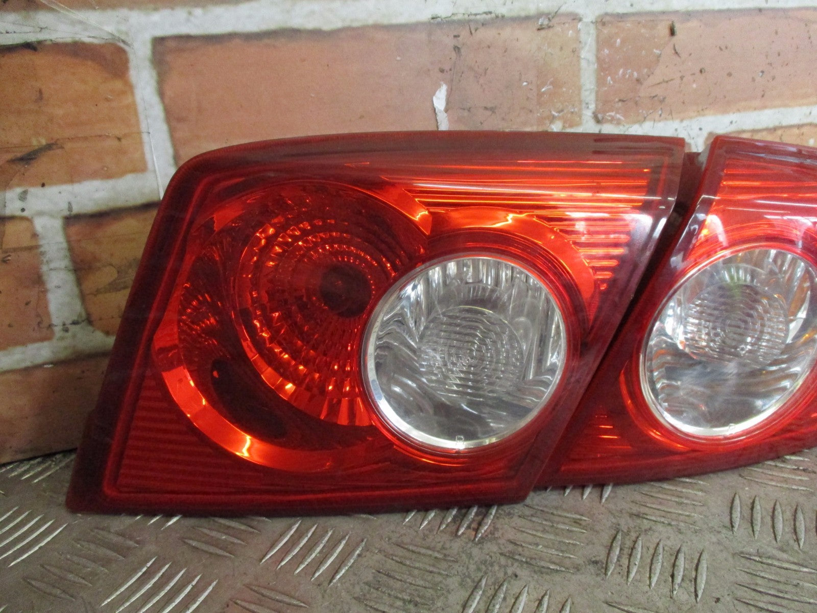 DAEWOO LACETTI 2005 OSR DRIVER SIDE INNER & OUTER REAR LIGHT CLUSTER BOOT LIGHT