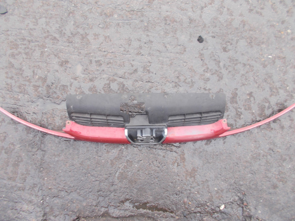 PEUGEOT 206 2003 FRONT BUMPER GRILL & BADGE EMBLEM RED 9628934280