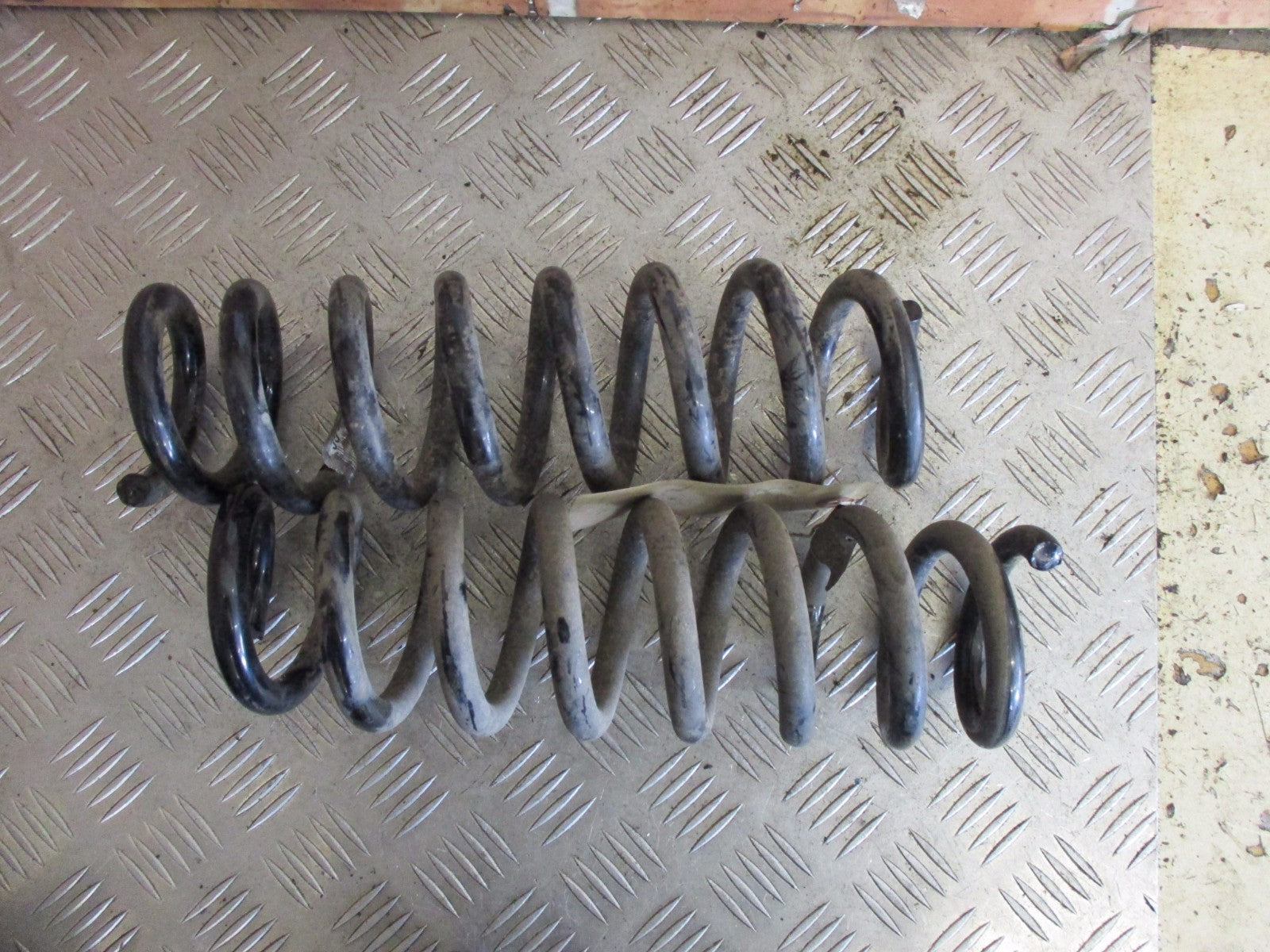BMW 1 SERIES 2016 F20 / F21 REAR COIL SPRINGS