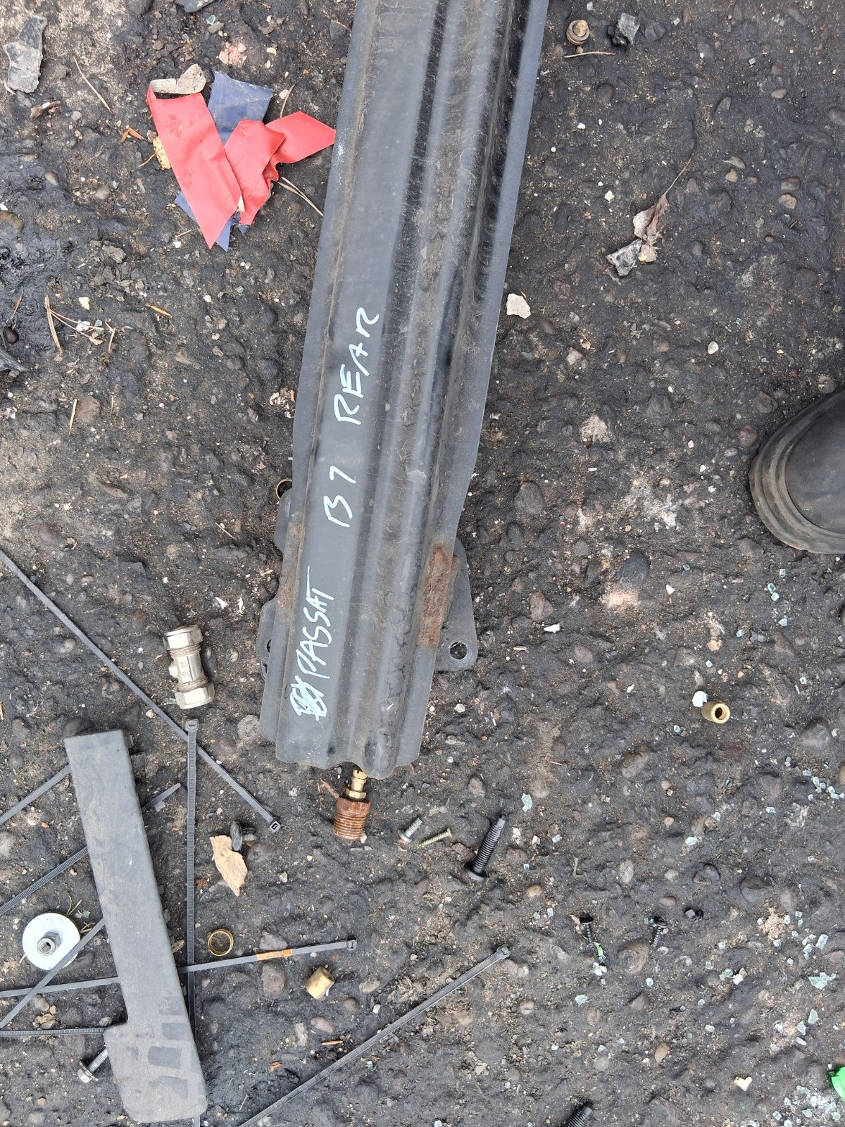 2014 VW VOLKSWAGEN PASSAT B7 SALOON REAR BUMPER REINFORCEMENT CRASH BAR