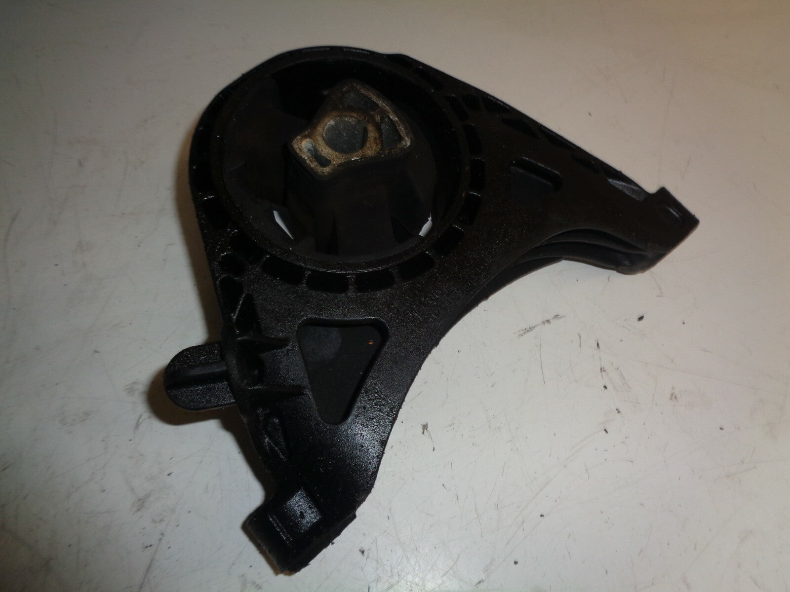 VAUXHALL INSIGNIA 2014 CDTI 2.0 DIESEL FRONT GEARBOX ENGINE MOUNT 13227769
