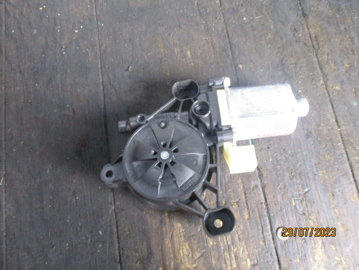 AUDI A3 2013 NSF PASSENGER SIDE FRONT WINDOW MOTOR 5Q0959802B