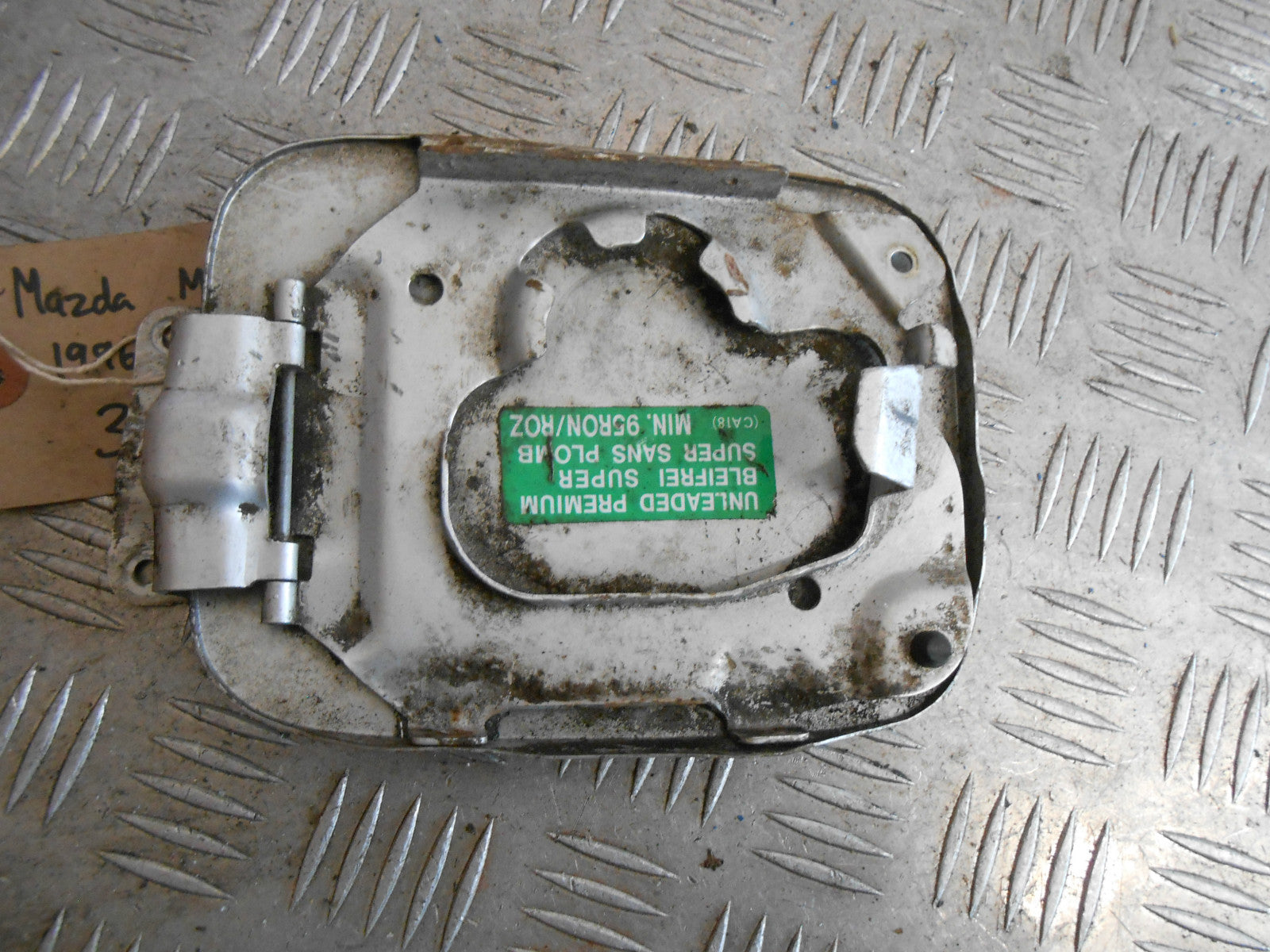 MAZDA MX6 1996 FUEL CAP COVER DOOR FLAP SILVER 3L