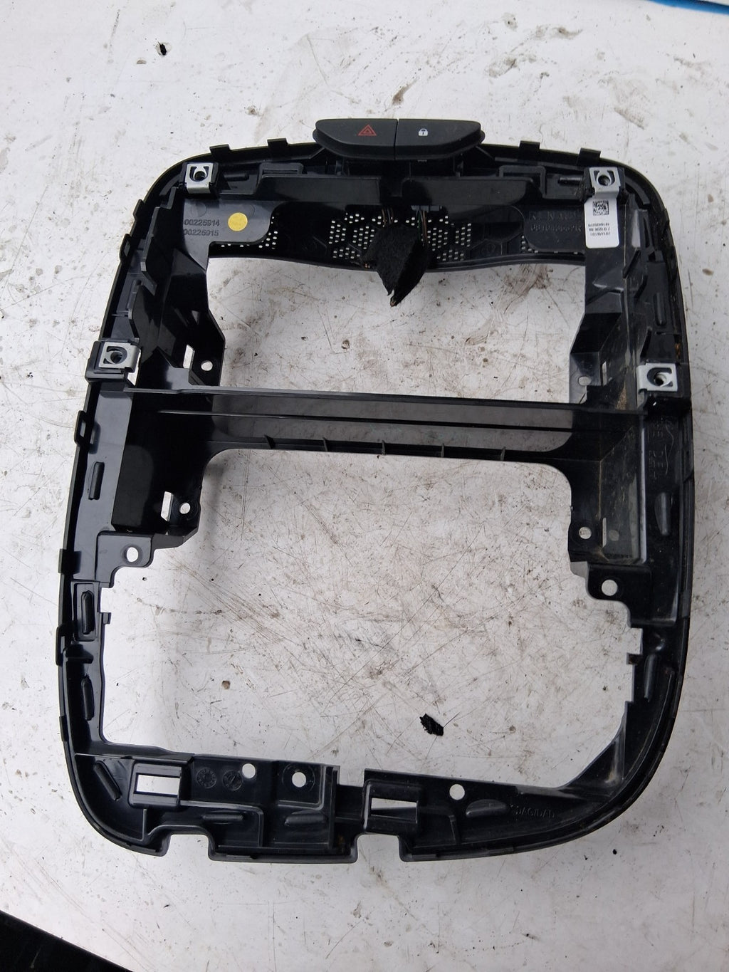 2017 RENAULT CLIO SAT NAV HEAD SURROUND TRIM 682600568R