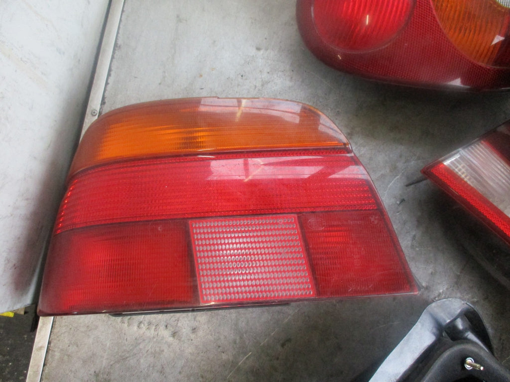 BMW 5 SERIES E39 SALOON NSR PASSENGER SIDE REAR LIGHT 8358031