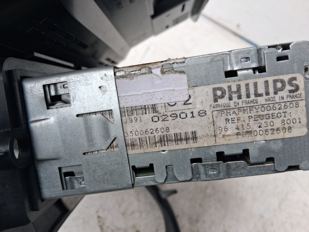 2001 PEUGEOT 206 RADIO CD PLAYER STEREO HEAD UNIT 9641523080