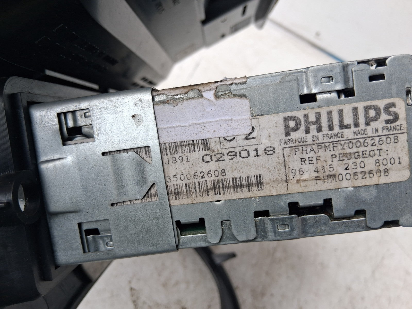 2001 PEUGEOT 206 RADIO CD PLAYER STEREO HEAD UNIT 9641523080