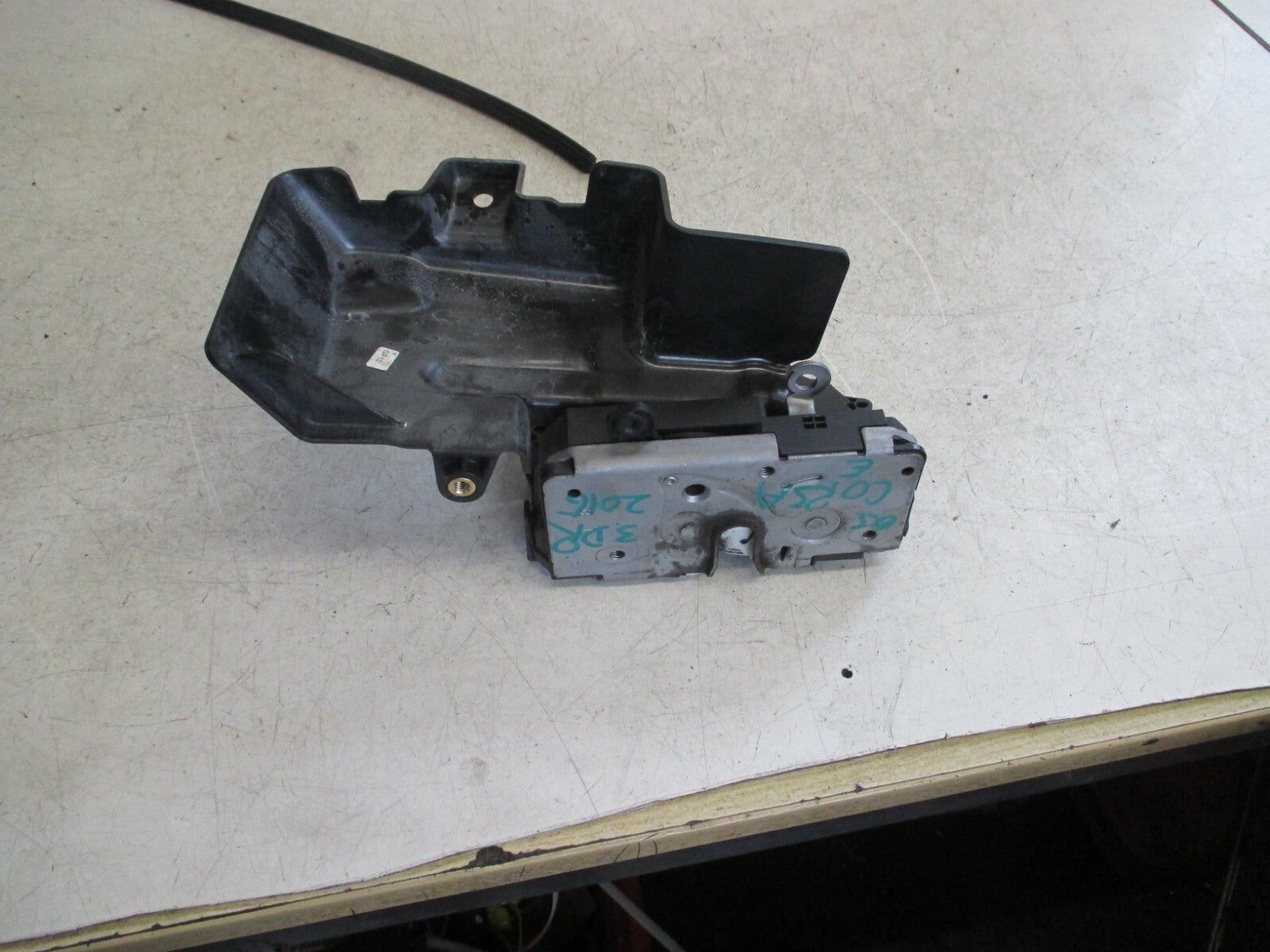 VAUXHALL CORSA E 2015 3 DOOR OS DRIVER SIDE DOOR LOCK MECHANISM