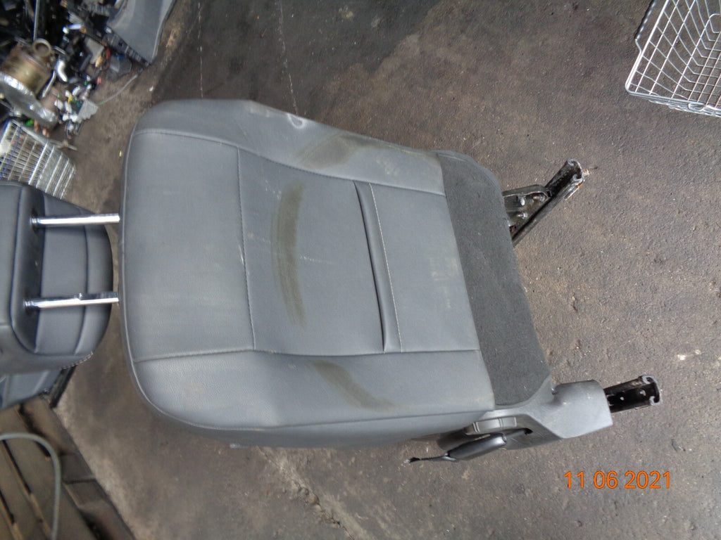 RENAULT MEGANE MK3 2014 NSF PASSENGER SIDE FRONT HALF LEATHER SEAT ASSEMBLY