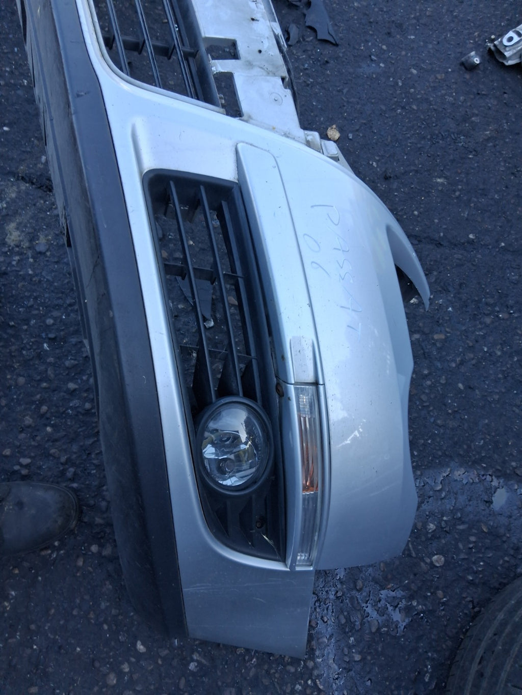 2006 VW VOLKSWAGEN PASSAT B6 ESTATE COMPLETE FRONT BUMPER WITH GRILLE FOG LIGHTS