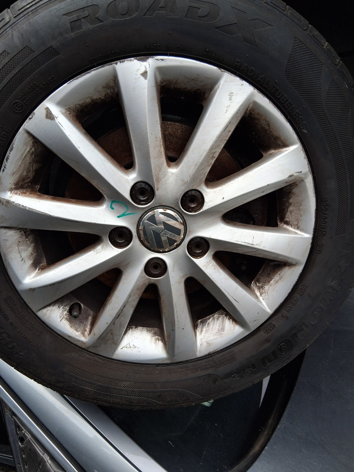2007 VW VOLKSWAGEN GOLF MK5 15 INCH ALLOY WHEEL WITH TRYE 195/65R15