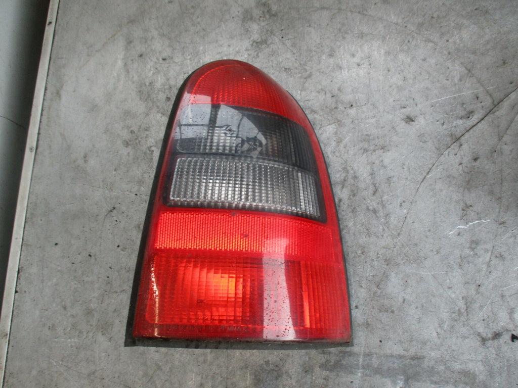VAUXHALL VECTRA B OSR DRIVER SIDE REAR LIGHT TAIL LIGHT 09153154