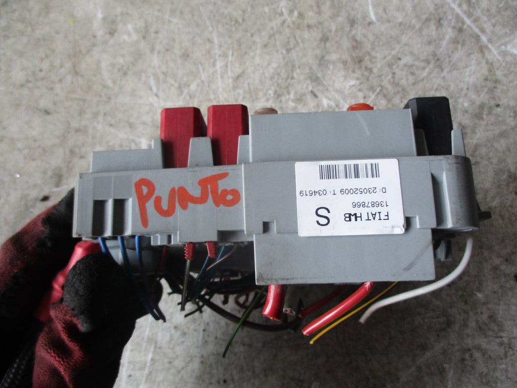 FIAT PUNTO MK3 2008 UNDER BONNET FUSE BOX 13687866
