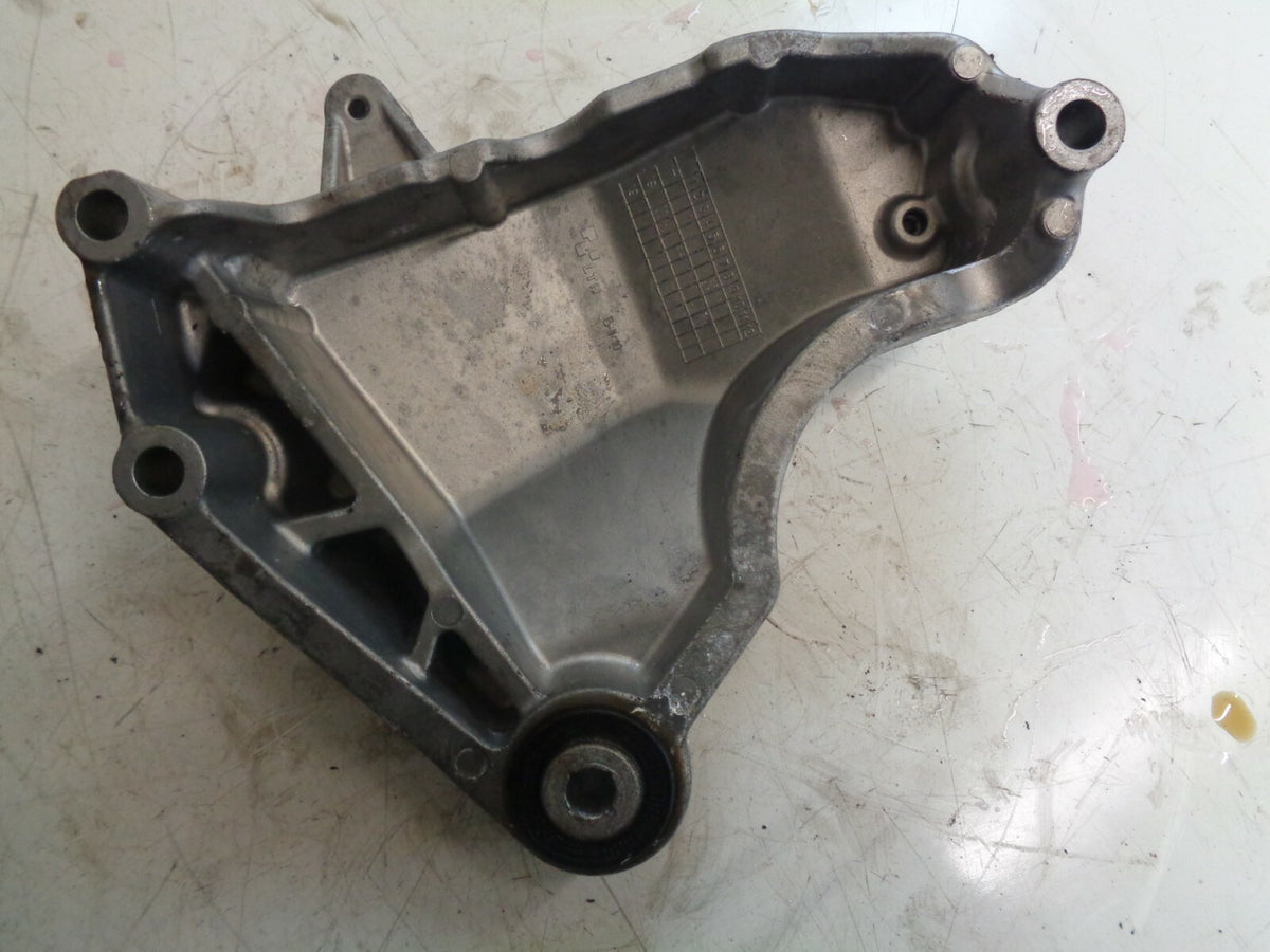 MERCEDES BENZ GLA MK1  X156 2019 1.6 PETROL ENGINE MOUNT BRACKET A2702230002