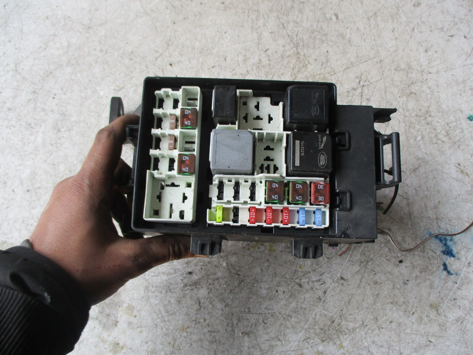 JAGUAR XE 2017 2.0 DIESEL FUSE BOX 1643221B