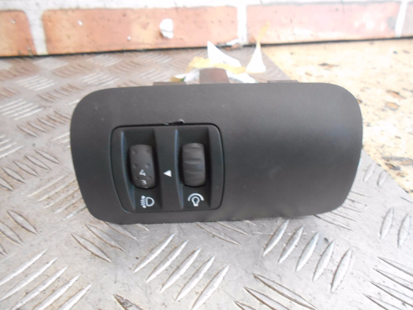 RENAULT MEGANE MK2 2003 HEADLIGHT ADJUSTMENT SWITCH 8200095495