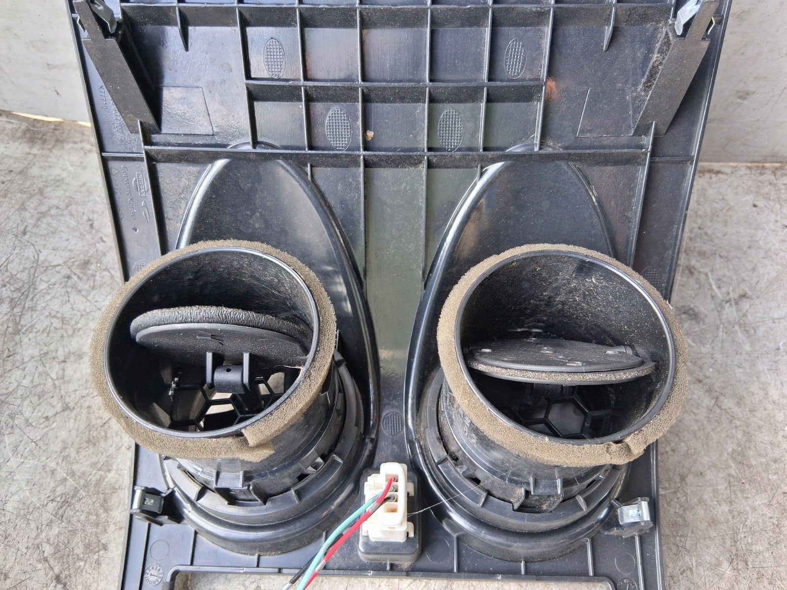 NISSAN QASHQAI J10 2012 CENTRE DASHBOARD AIR VENTS WITH RADIO TRIM P10381A77100