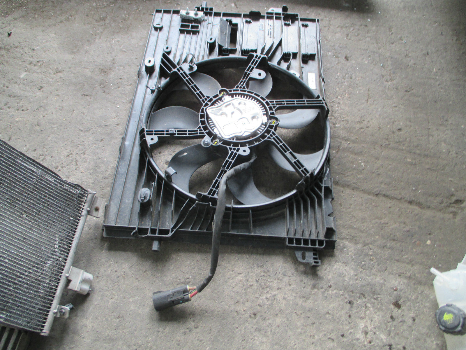 NISSAN QASHQAI J11 MK2 1.5 DCI COOLING FAN & HOUSING 21481HV80B