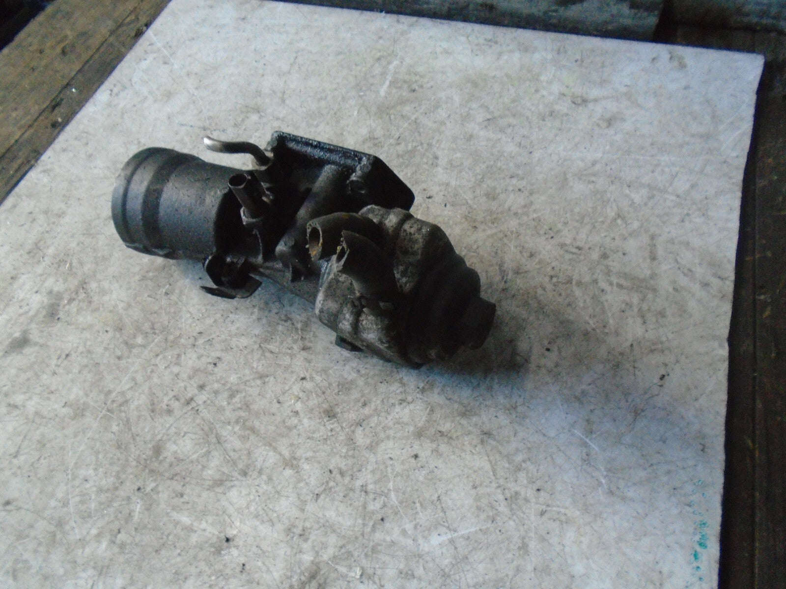 VOLKSWAGEN TOURAN 2008 MK1 OIL COOLANT HOUSING 045115389K