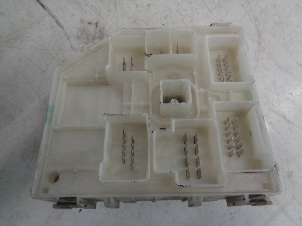 TOYOTA RAV 4 2005 MK2 2.0 PETROL ENGINE FUSE BOX