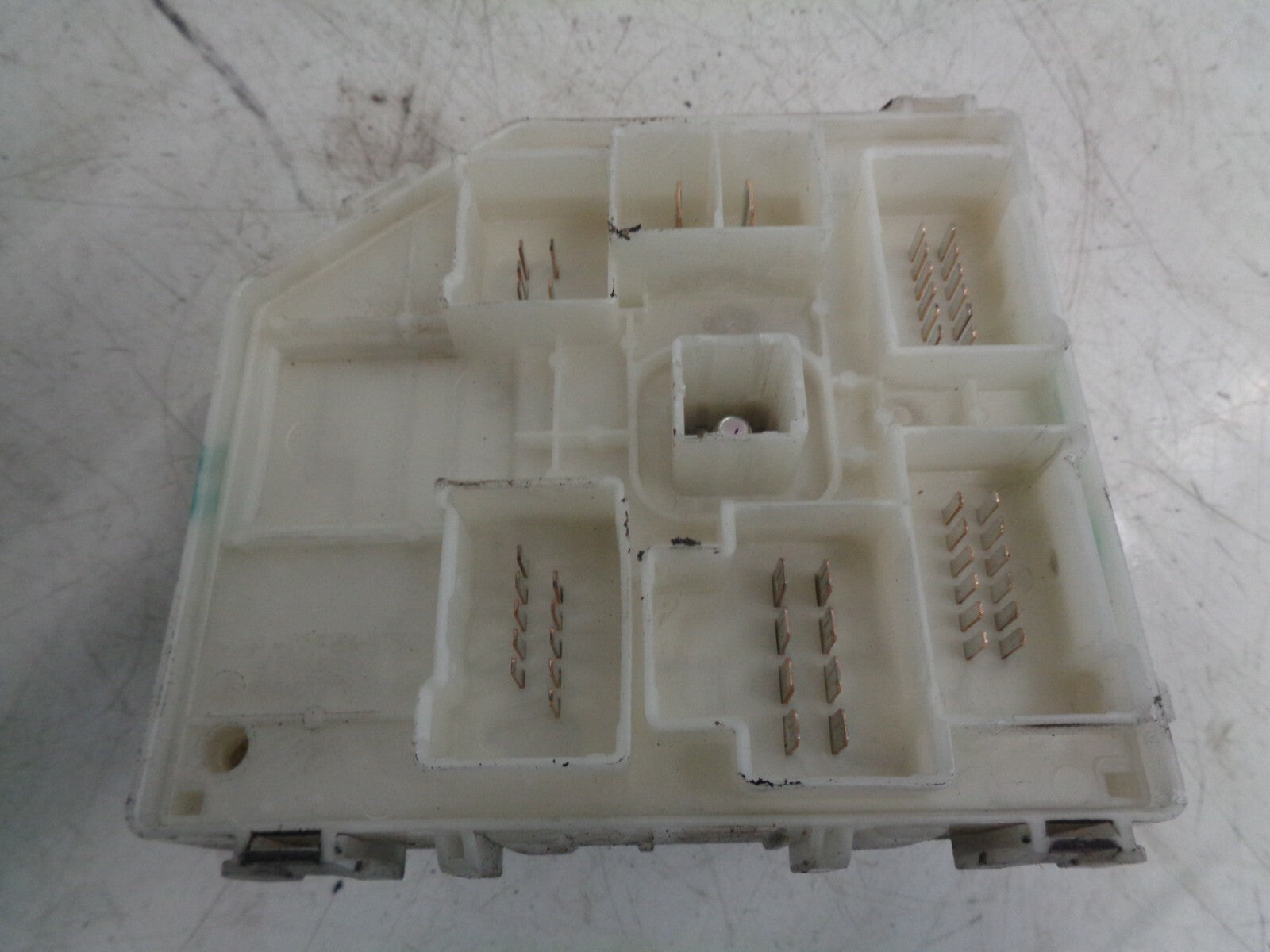 TOYOTA RAV 4 2005 MK2 2.0 PETROL ENGINE FUSE BOX