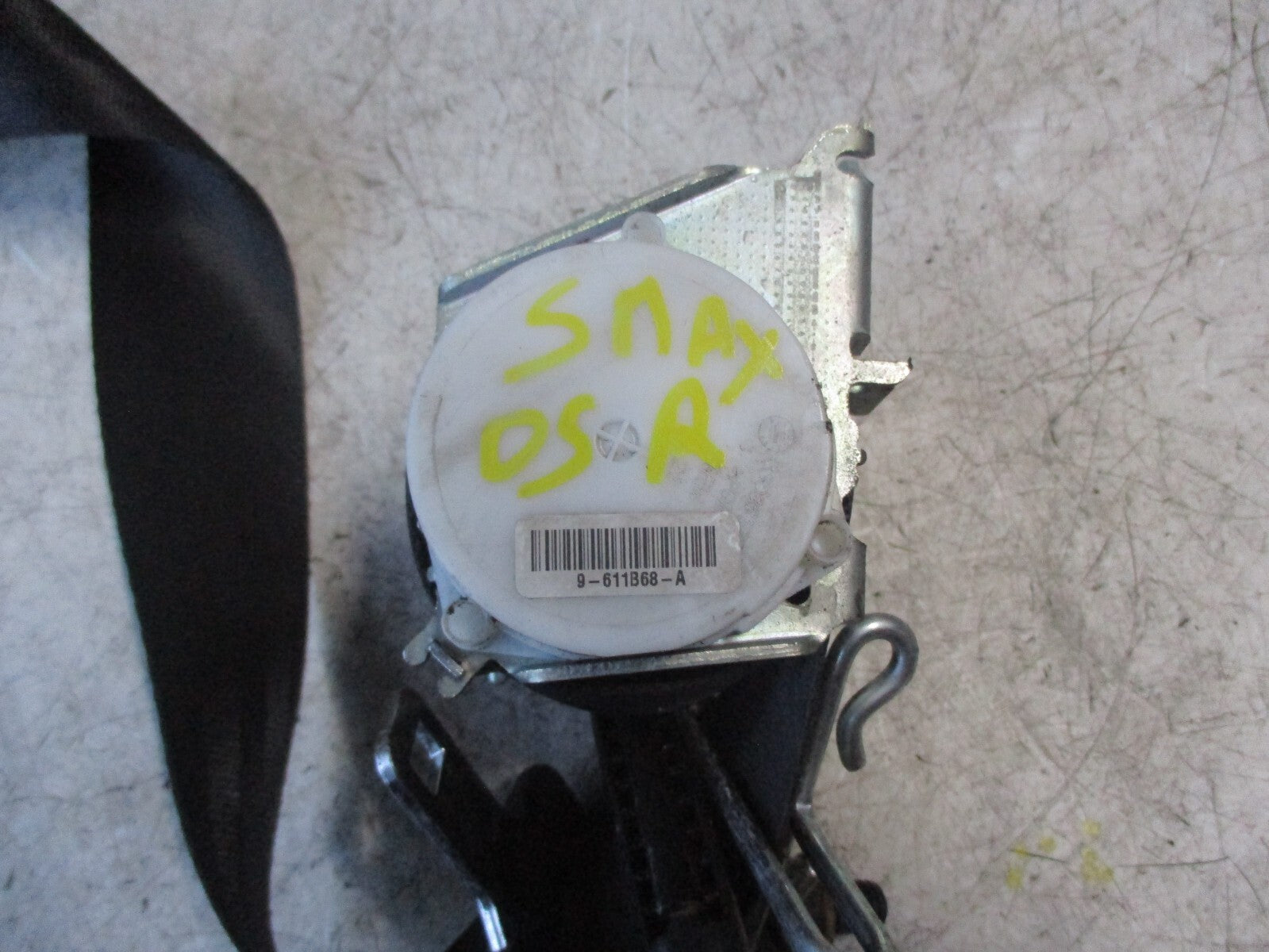 FORD S-MAX 2010 OSR DRIVER SIDE REAR MIDDLE ROW SEAT BELT 9611B68A