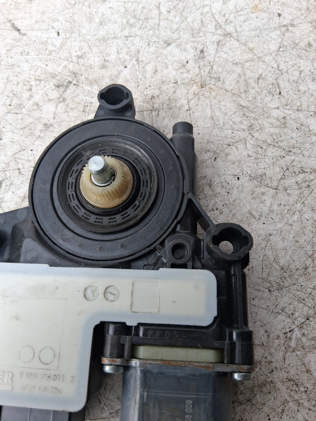 2019 VW VOLKSWAGEN POLO SIDE FRONT WINDOW MOTOR REGUALTOR 2Q2959882D