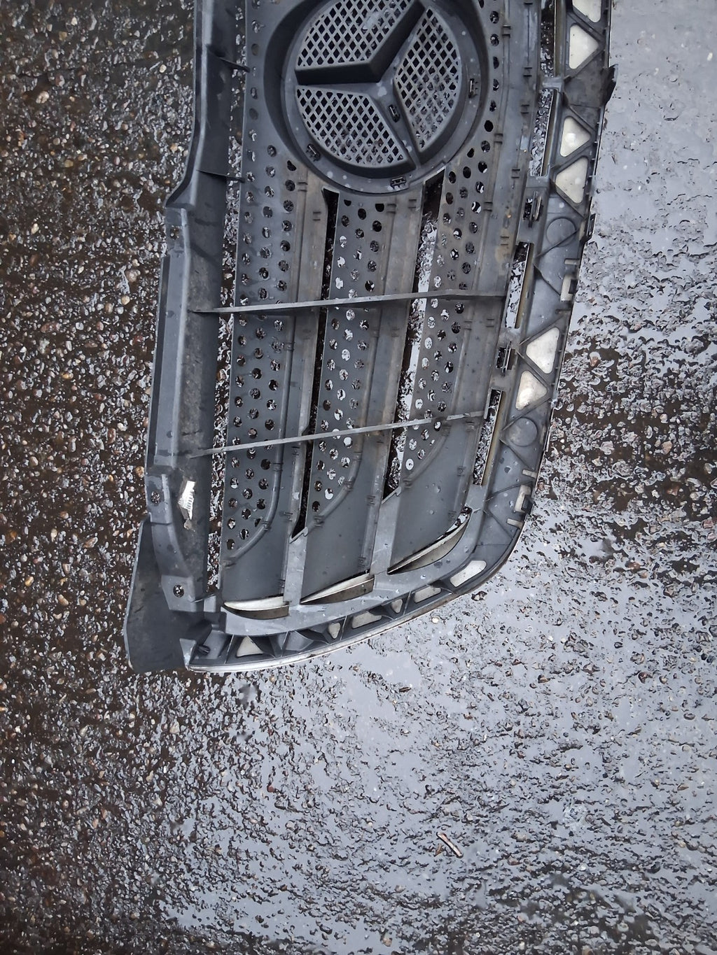 2016 MERCEDES SPRINTER MK2 W906 FRONT BUMPER GRILL BADGE A9068880523