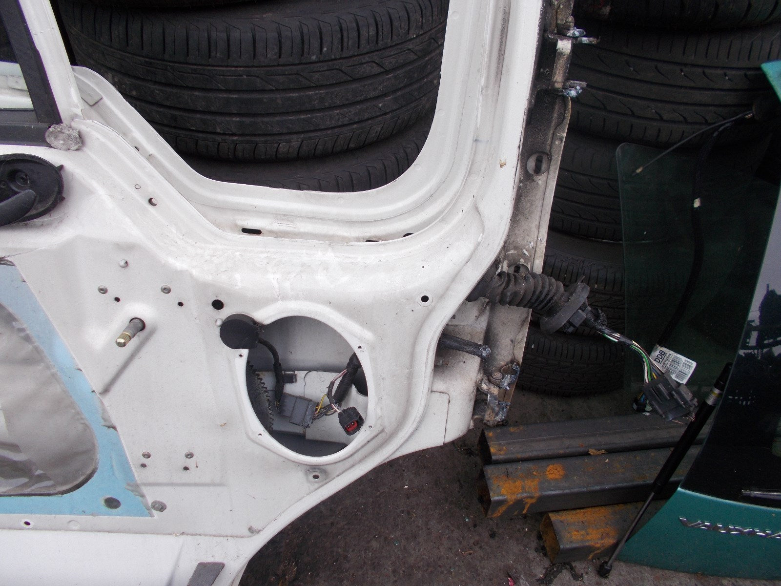 FORD TRANSIT 2003 NSF PASSENGER SIDE FRONT DOOR WHITE
