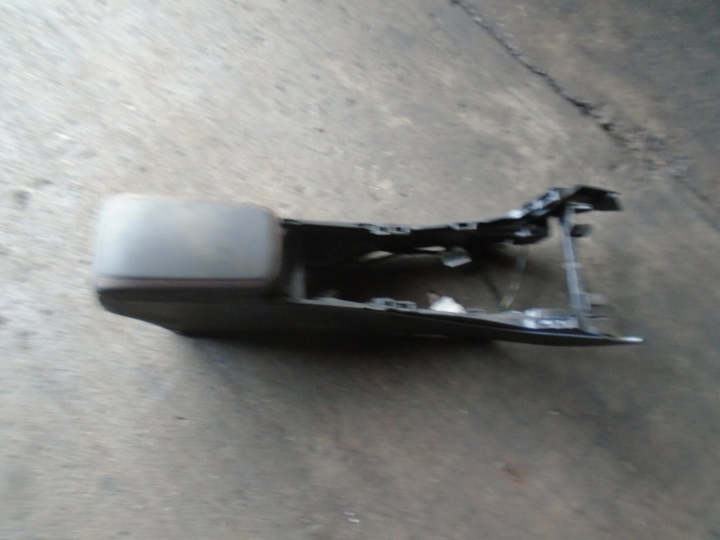 MERCEDES A CLASS 2018 W176 CENTRE CONSOLE ARM REST A1766804101