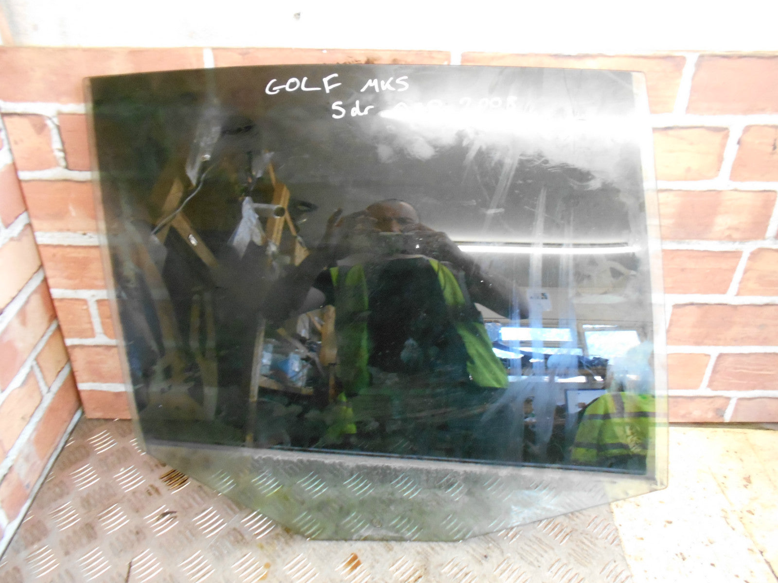 VOLKSWAGEN VW GOLF MK5 2008 5 DR OSR DRIVER SIDE REAR DOOR GLASS 43R-001057