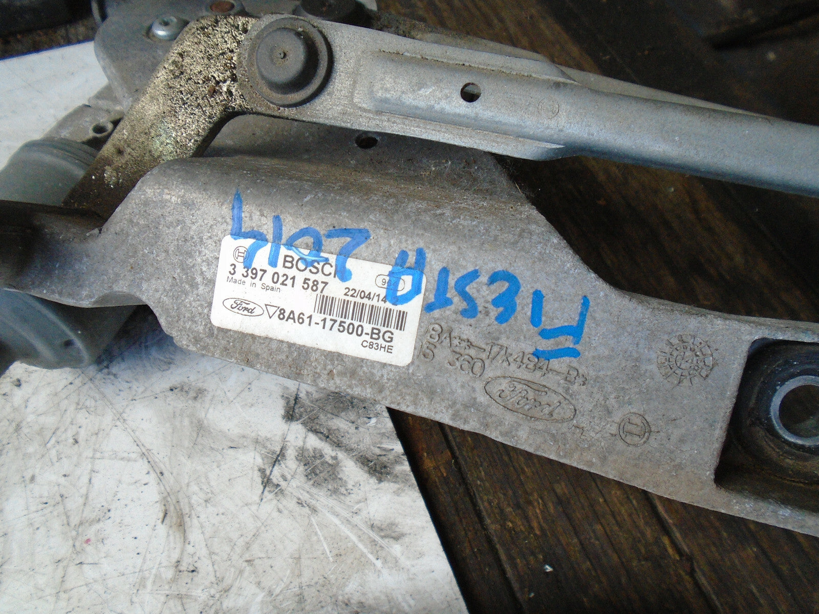 FORD FIESTA MK7 2014 FRONT WINDSCREEN WIPER MOTOR & LINKAGES 8A6117500BG
