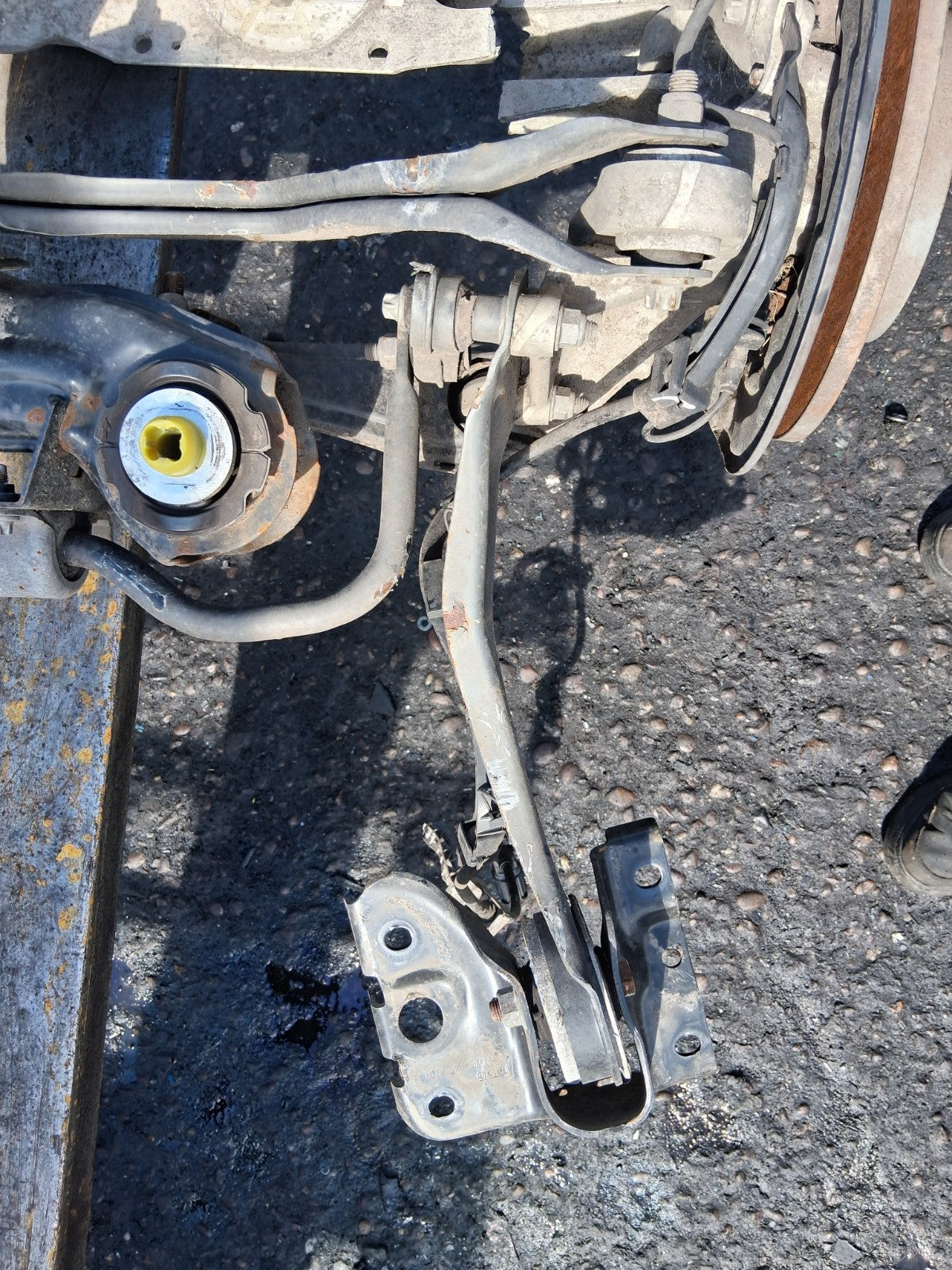 2021 MERCEDES A CLASS W177 1.3 HYBRID REAR AXLE LEG SHOCK HUB DISC TYPE