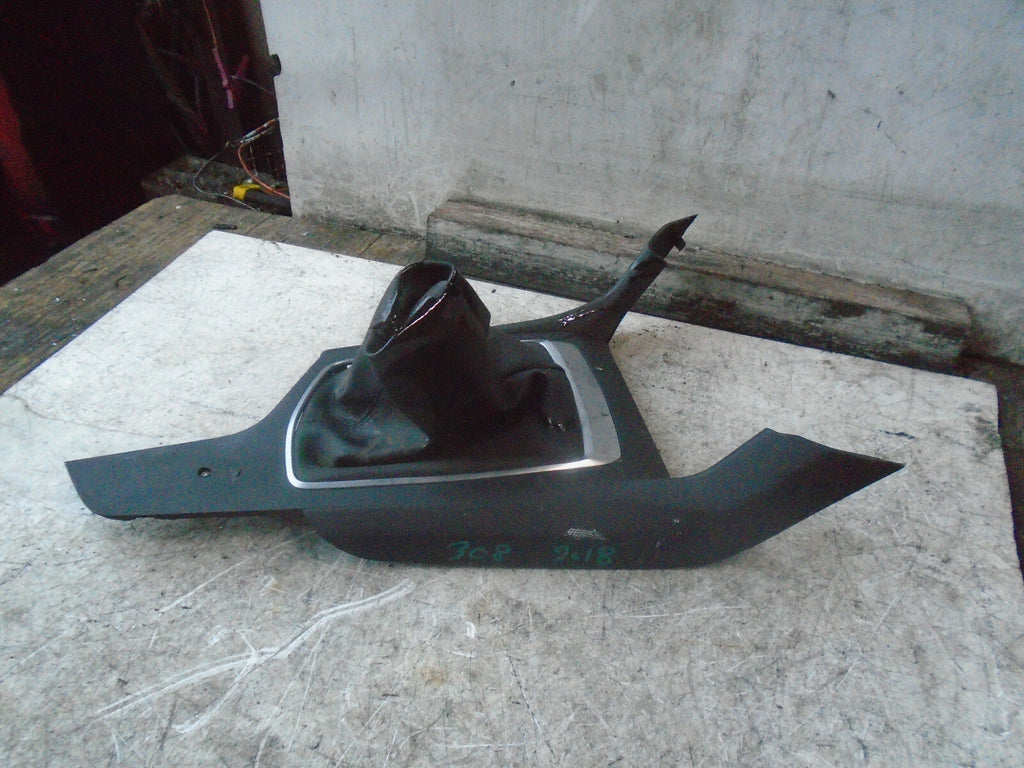 PEUGEOT 308 2018 MK2 CENTRE CONSOLE GEARSTICK SURROUND TRIM GAITOR