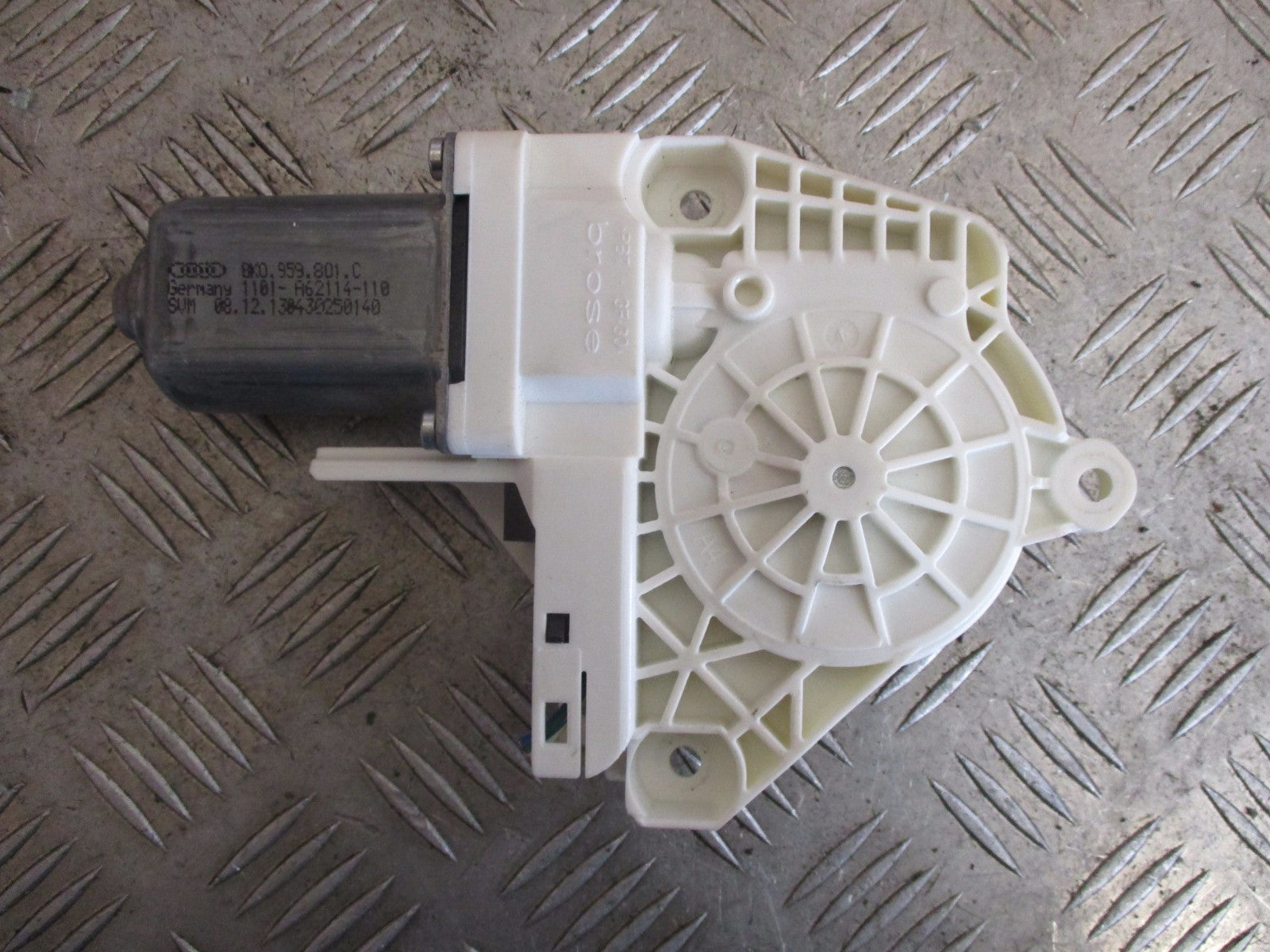 AUDI A1 2013 5 DOOR NSF PASSENGER SIDE FRONT WINDOW MOTOR 8K0959801C