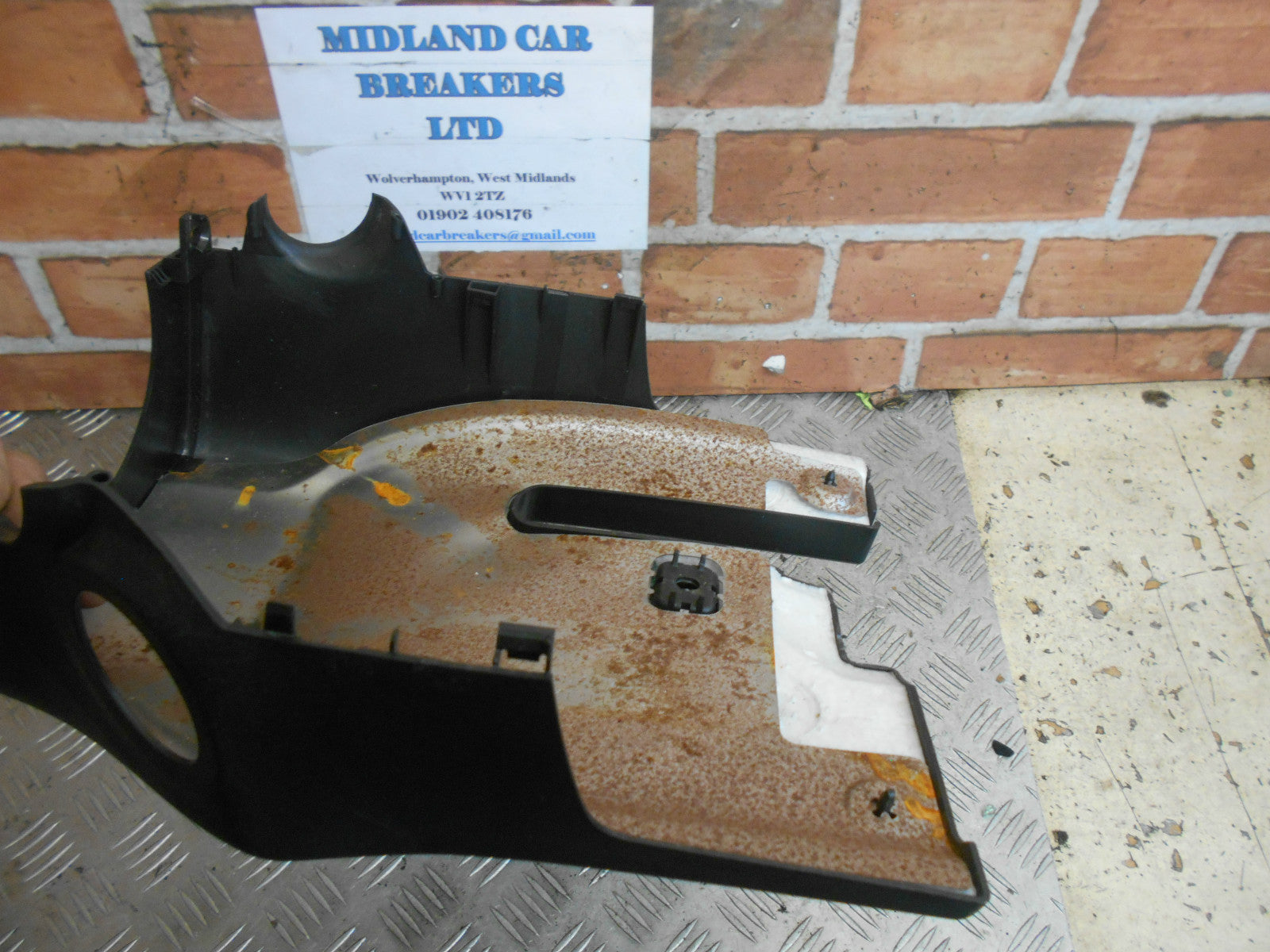 MAZDA 2 DE 2010 LOWER STEERING COLUMN TRIM PLASTIC SURROUND