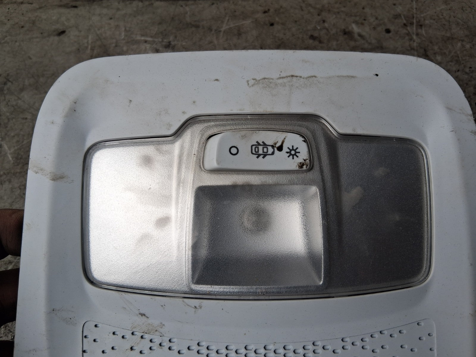 2012 PEUGEOT 208 FRONT INTERIOR ROOF READING COURTESY LIGHT 9674441377