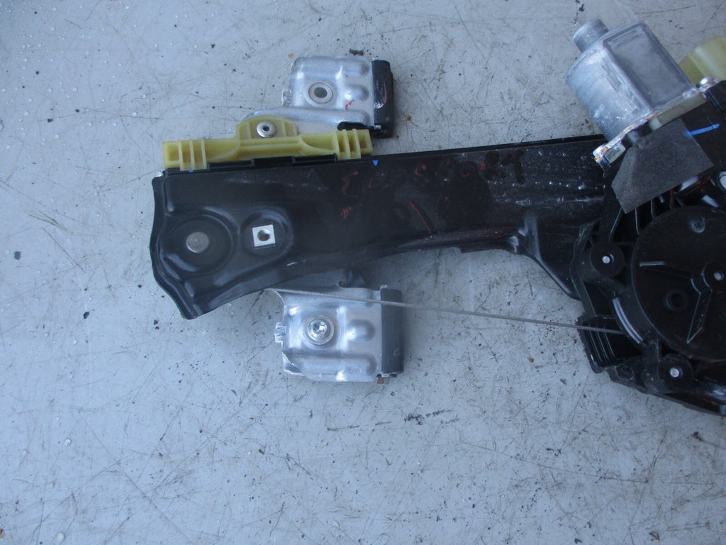 2018 FORD ECOSPORT PASSENGER SIDE FRONT WINDOW MOTOR REGULATOR GN15-A23201
