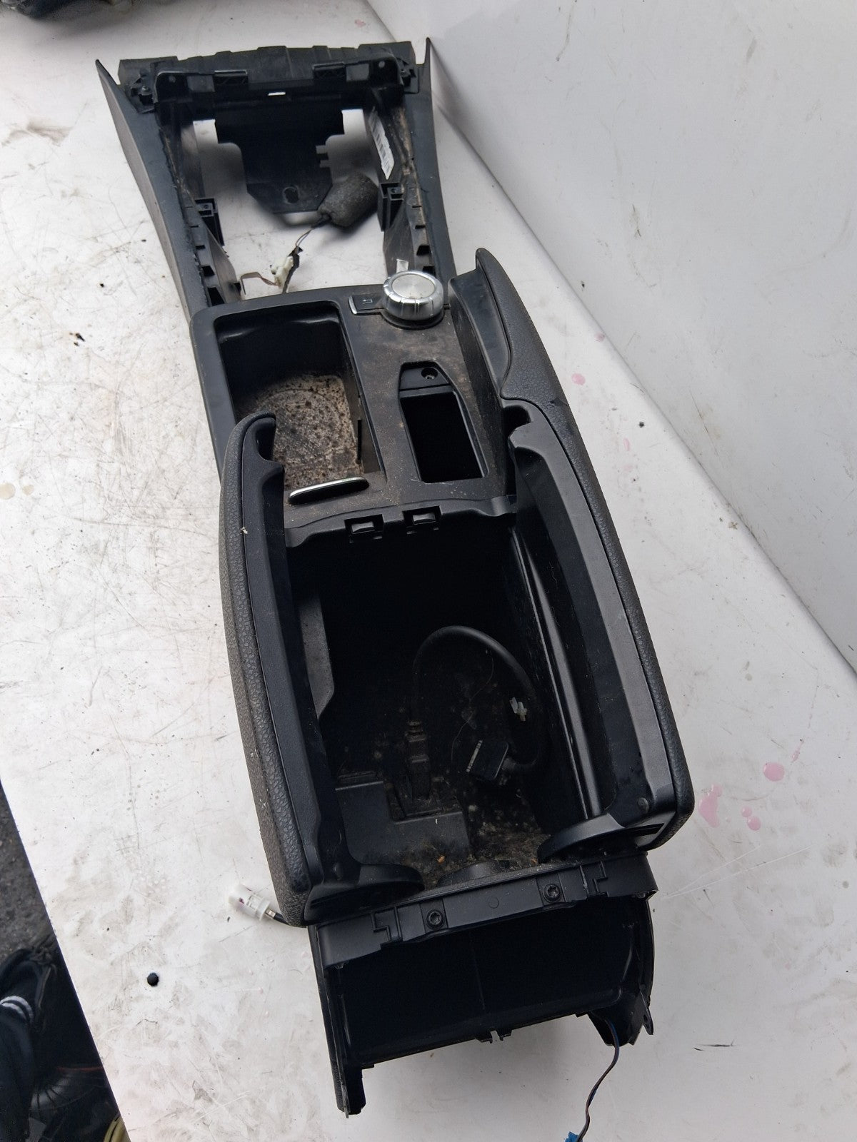 2014 MERCEDES-BENZ C-CLASS W204 CENTRE CONSOLE & ARM REST A204680625000009051