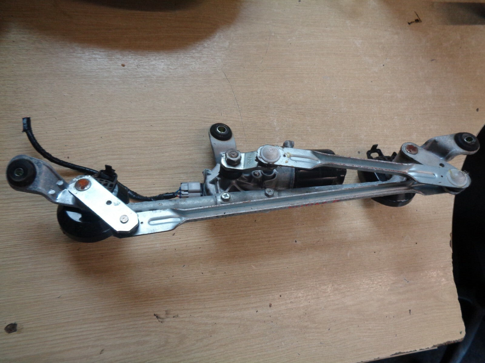 MITSUBISHI MIRAGE 3 FRONT WIPER MOTOR AND LINKAGE