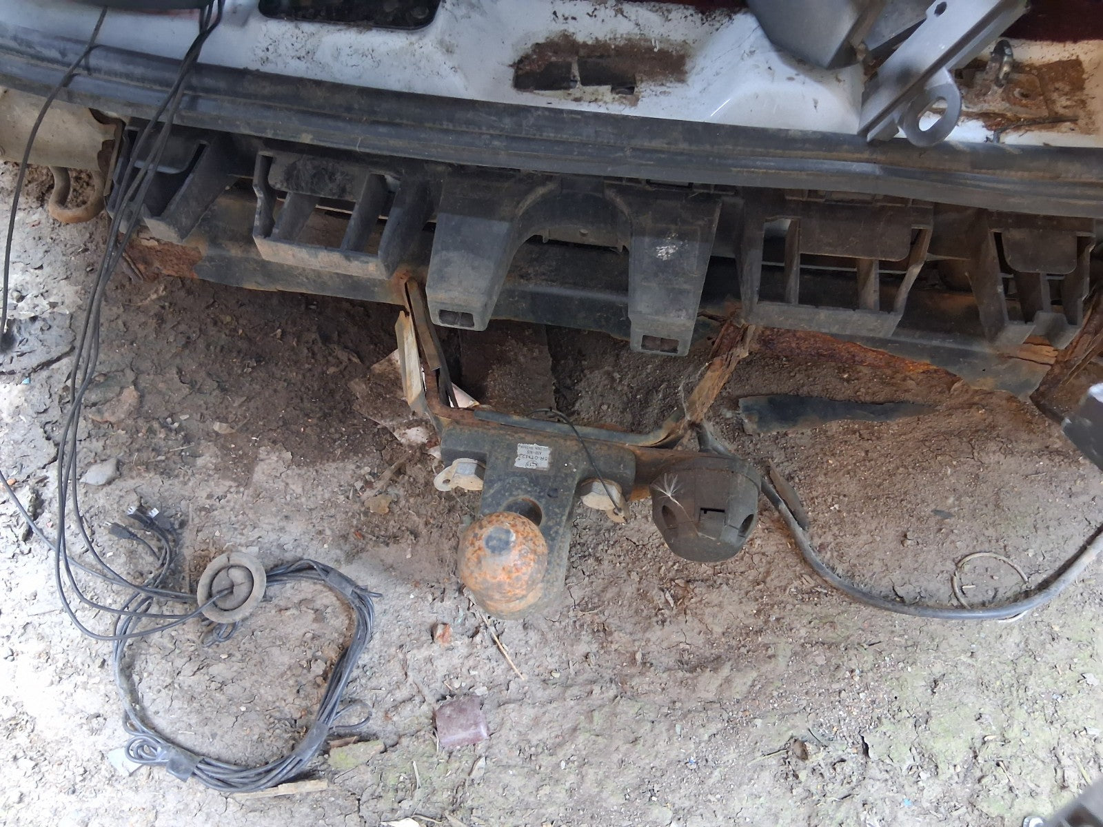 2015 FORD TRANSIT COURIER MK1 REAR METAL TOW BAR WITH ELECTRICS