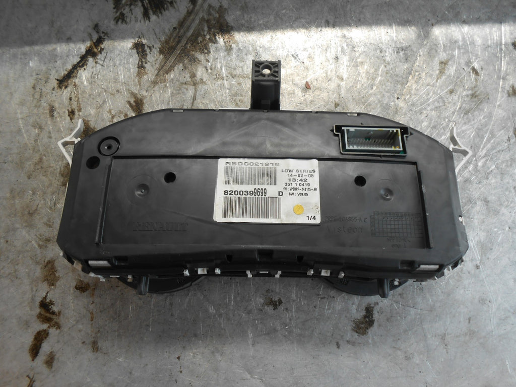 RENAULT MEGANE MK2 2005 1.9 DCI CLOCKS SPEEDO INSTRUMENT CLUSTER  8200399699