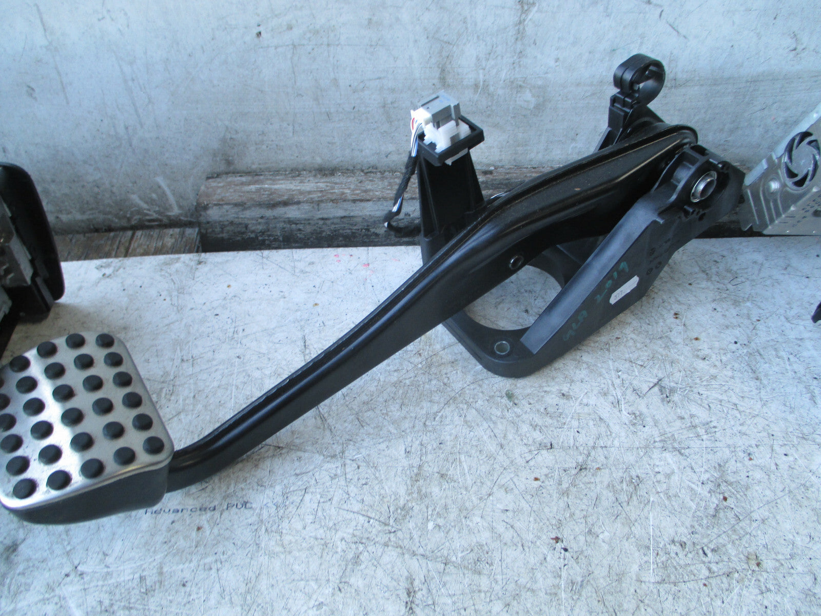 MERCEDES GLA MK1 X156 2018 BRAKE PEDAL A2462900700